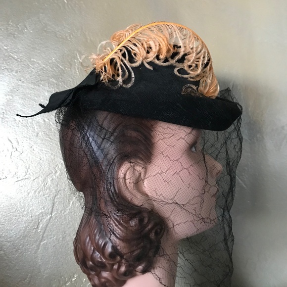 IMPOSING 1930S' BLACK FELT TILT FEDORA WITH GOLD OSTRICH FEATHER & INTACT VEIL - Picture 4 of 15
